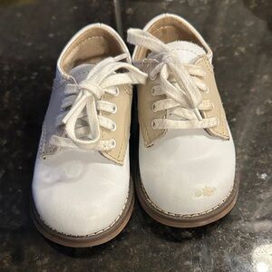FootMates White and Beige Kids Two-Tone Lace-Up Dress Shoes